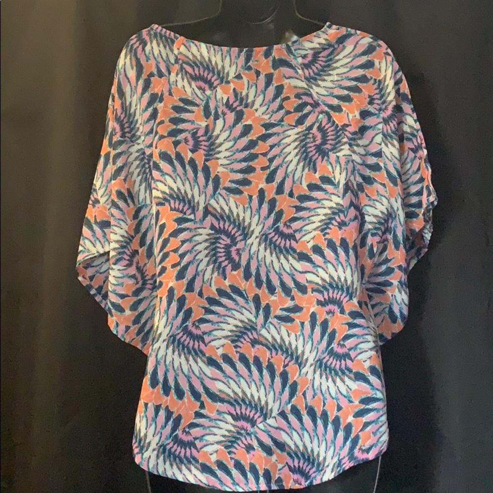 Fun kimono style blouse🌸 - Picture 2 of 3